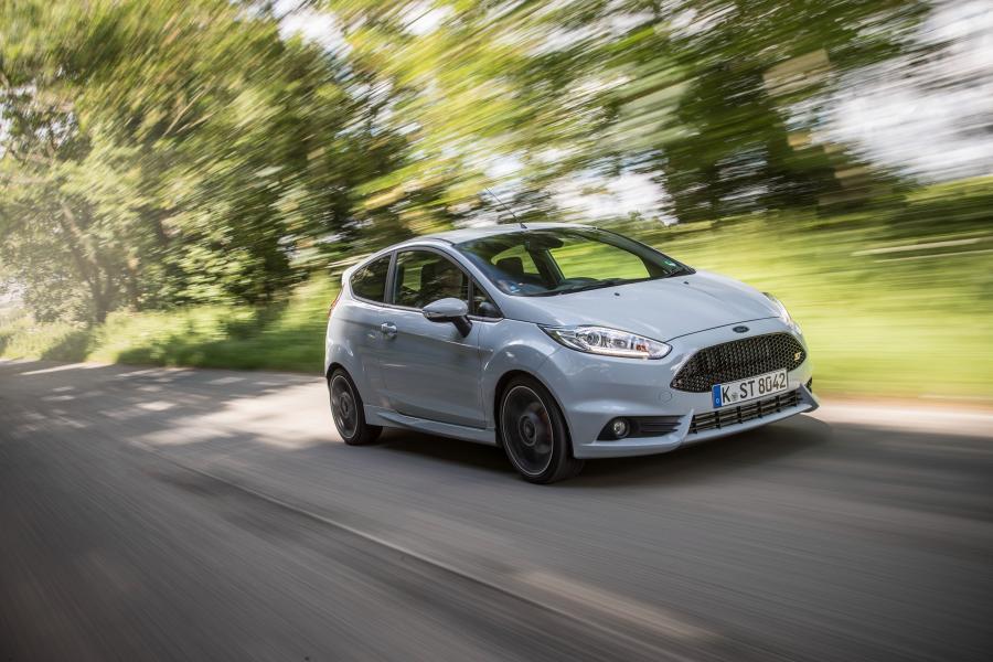  Ford Fiesta ST200 2016 года  (UK) (фото 31 из 31)